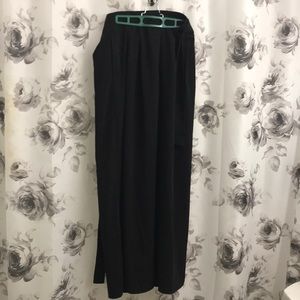 Wide leg high waisted pants in black size L